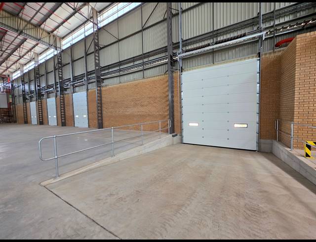 4,630M² WAREHOUSE TO LET IN AIRPORT PARK